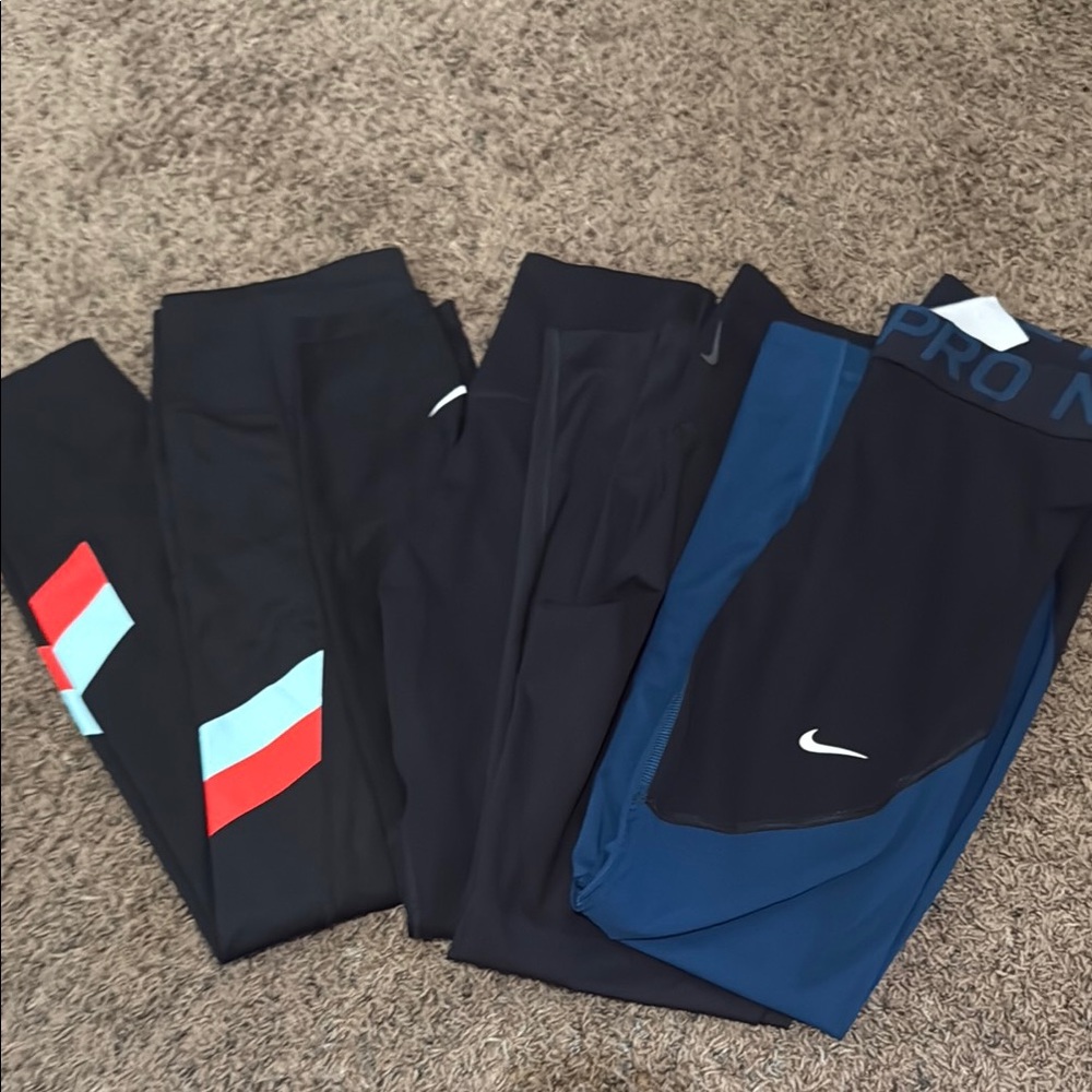 4 Nike Leggings
